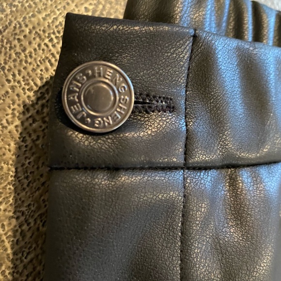 Vegan Leather Elastic Waisted Pants - Picture 4 of 7